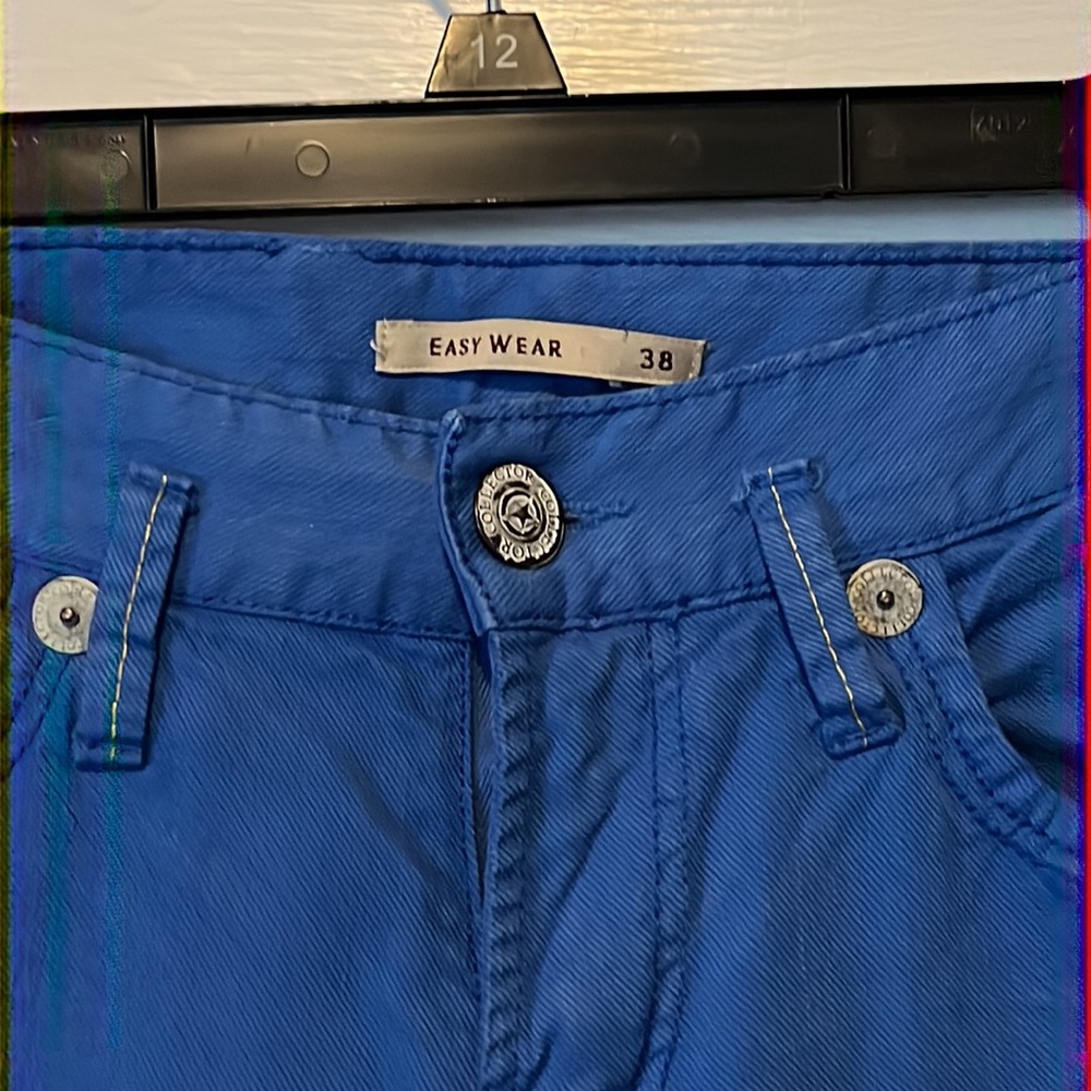 Blue Jeans - Picture 3 of 8